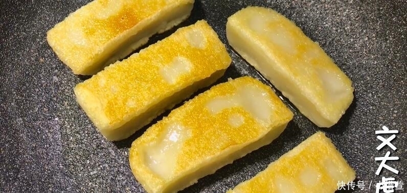 年糕|糯米粉开水烫一烫,比年糕简单,比糍粑好吃,一学就会