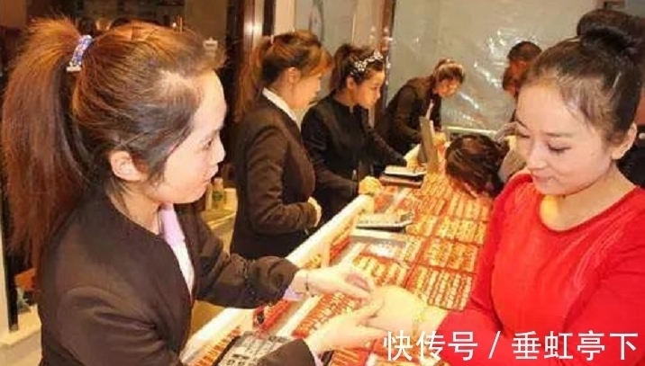 行家$金店“以旧换新”的活动,不会亏本吗?听行家一说,才知其中套路