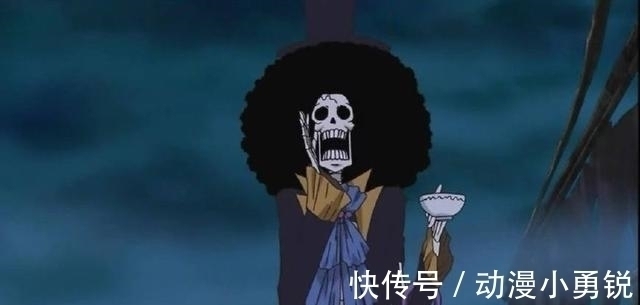 鹰眼|海贼王:布鲁克隐藏剧情,大战过鹰眼,鄙视过罗杰,打脸过红伯爵