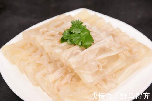猪皮冻|做猪皮冻，焯水后不能直接下锅煮，多做1步，晶莹剔透无腥味