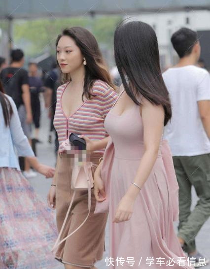 拖鞋 粉色连衣裙搭配白色拖鞋,楚楚动人,优美有气质!