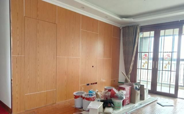 不锈钢|全包18万装修的新房,一看电视墙差点崩溃了,大家说这像什么?