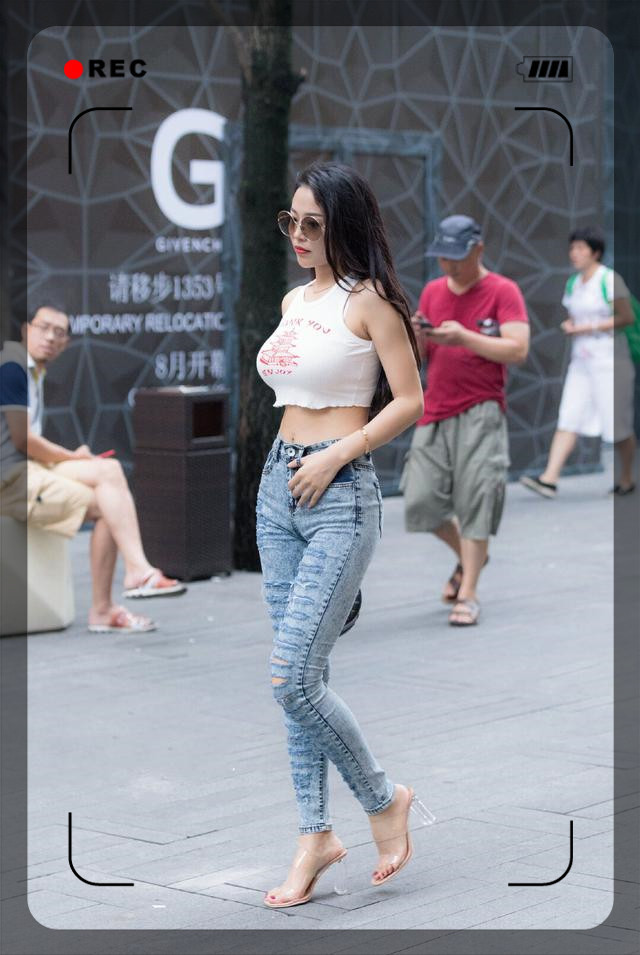 身材微胖，不想穿裙子怎么办大街上的微胖女生都是这样穿的