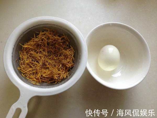 核桃仁|几把玉米须煮鸡蛋，竟然可以治疗此病，早知道就好了