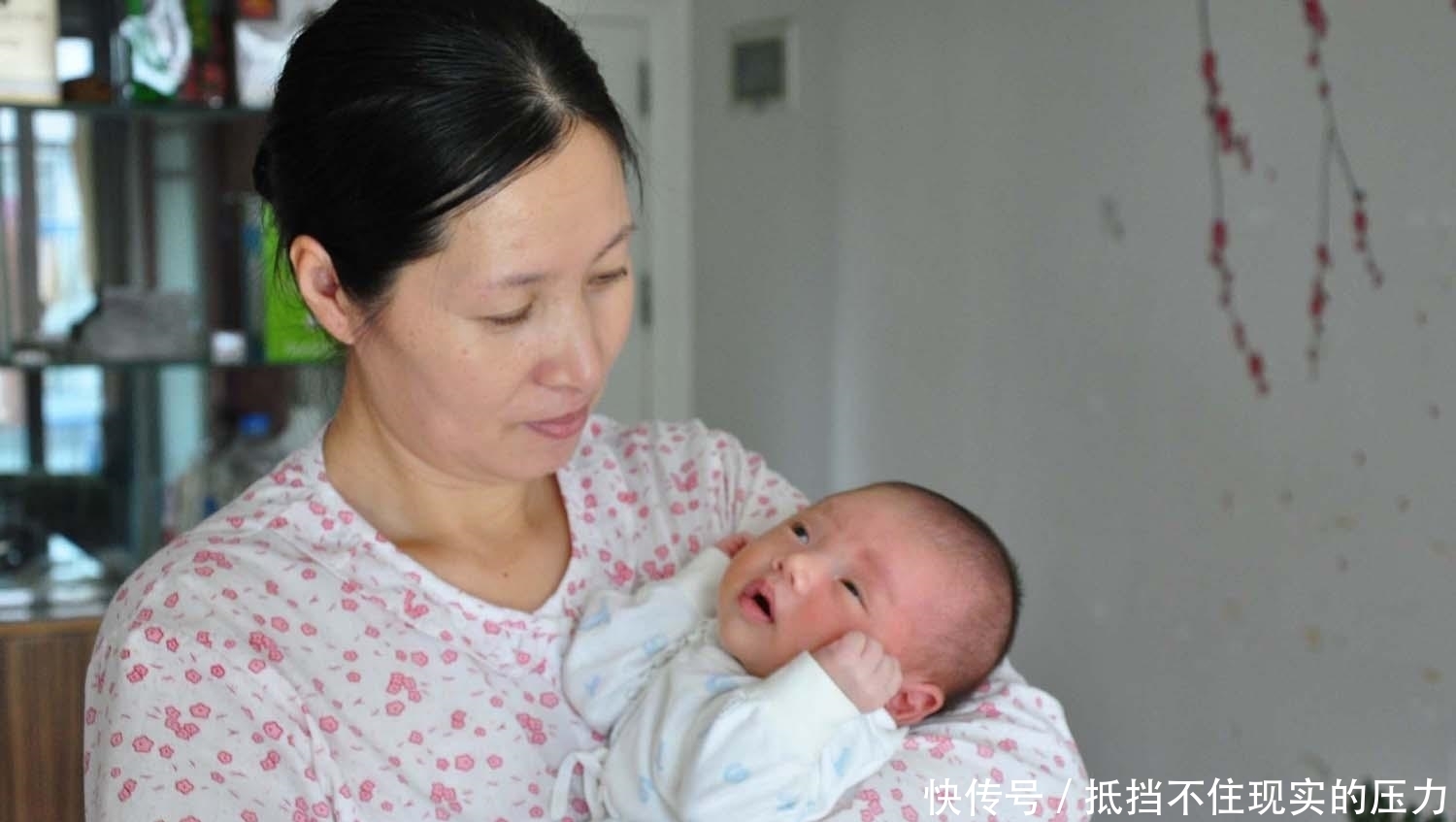 宝妈|哄娃方法千千万,但有一种宝妈要把控好,不然哄宝宝也能哄出问题