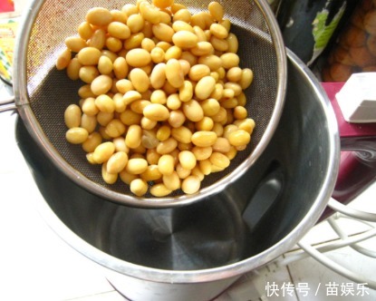 在家做豆浆,黄豆别只会用水泡!还需这一步,豆浆做好香浓不出渣