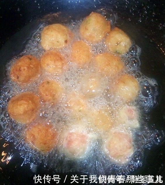 炸肉丸子，加淀粉还是面粉？多加1样，学会4技巧，外酥里嫩不油腻