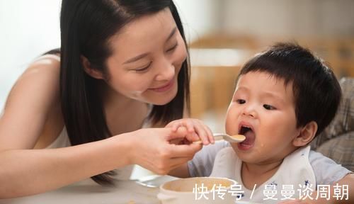 一日三餐|很多宝妈咨询问:2岁左右的宝宝,吃饭重要?还是喝奶重要?