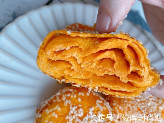 千层饼|南瓜的这个做法火了，加点芝麻，营养丰富，外酥里软比面包还好吃