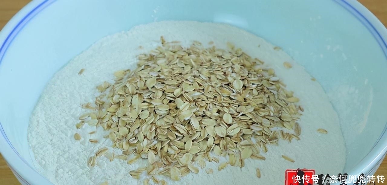 用燕麦片来发面,操作实在太简单了,好看又好吃,出锅家人都爱吃