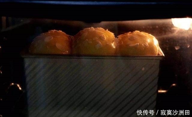 色拉油版吐司不用面包机,不用手揉面,依然可以做出手套膜的柔软