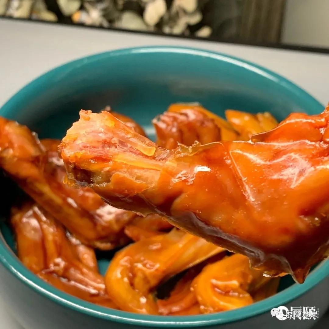 辰颐物语:温州草本卤鸭掌,低脂肪,肉质脆爽劲道,入味三分