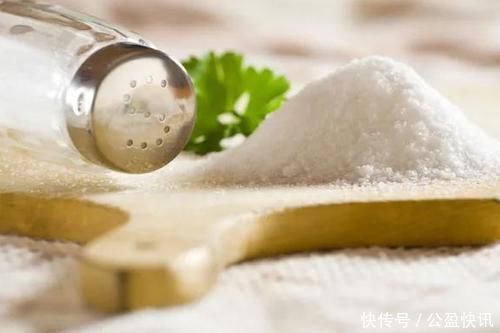 藏在廚房的一種“調料”，跟心臟搶壽命，跟骨頭搶鈣，你還餐餐吃