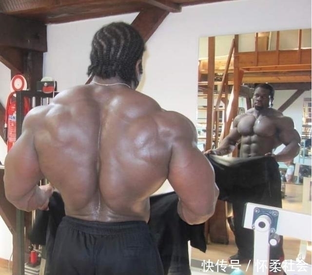 格林|现实版黑金刚，亮瞎我的狗眼，强壮的只剩下肌肉了