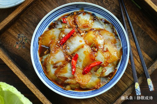 白菜帮不要扔,教你开胃做法,爽口下饭,比肉都招人待见