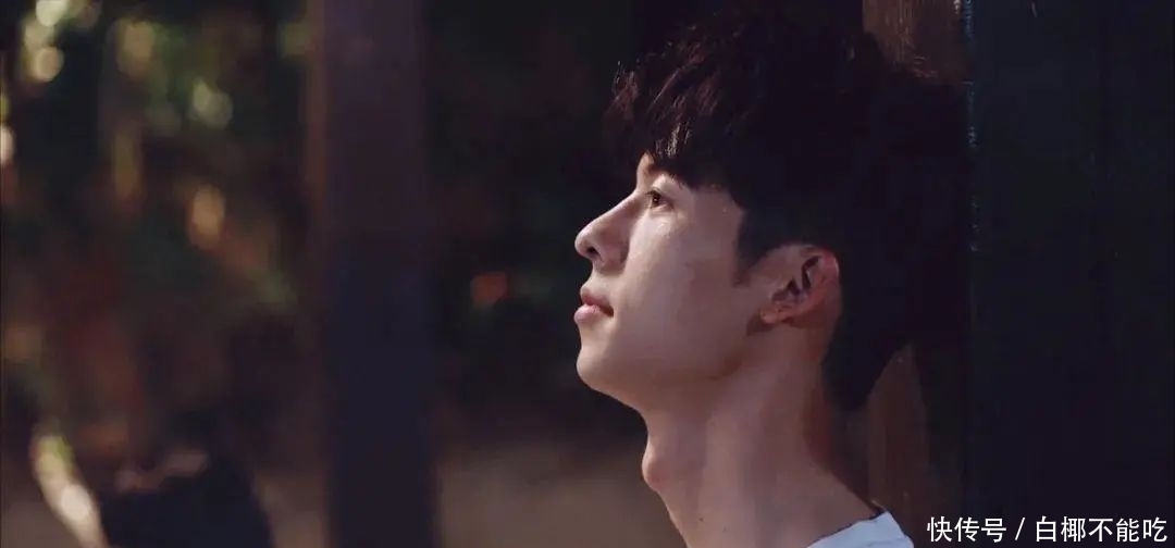 千万别乱摸男生喉结,别问为什么!