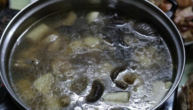 团圆饭|晒晒我家年夜饭，300块钱做了6菜1汤，8个人吃得开开心心