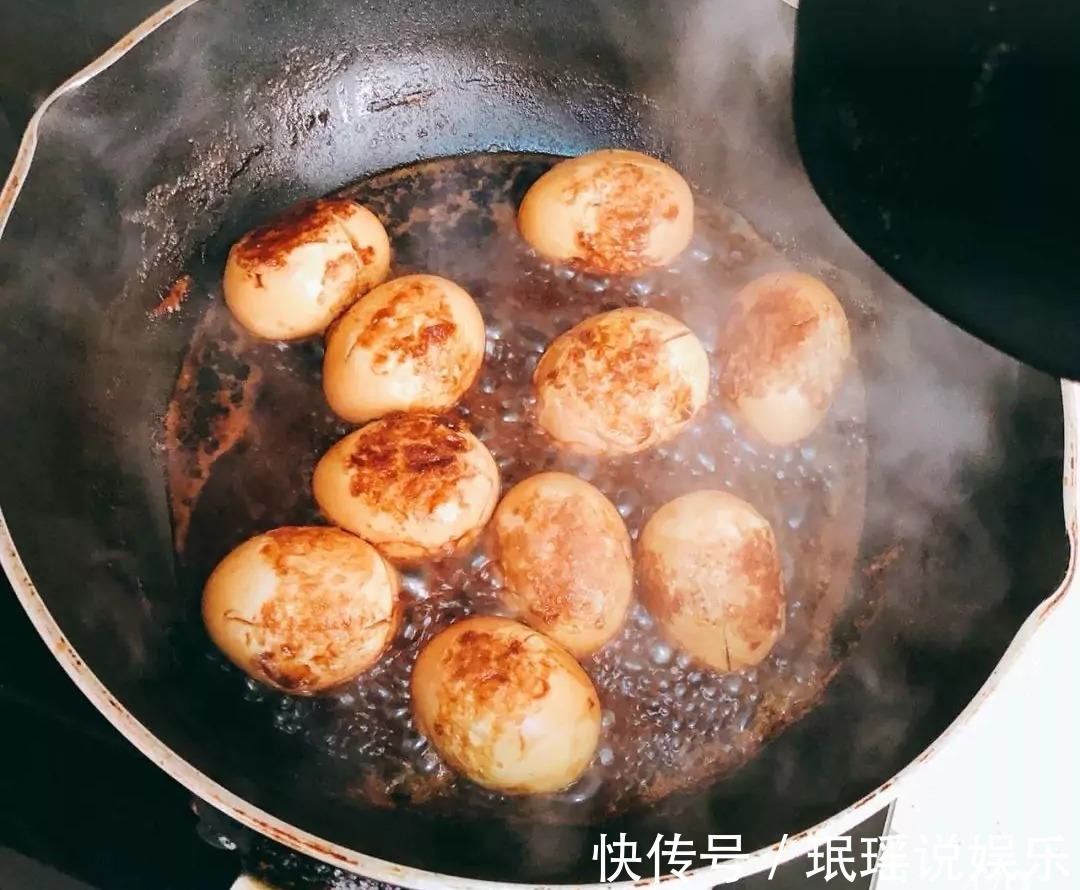 家常虎皮蛋的教程来了,配上一碗热腾腾的白米粥,既营养又开胃