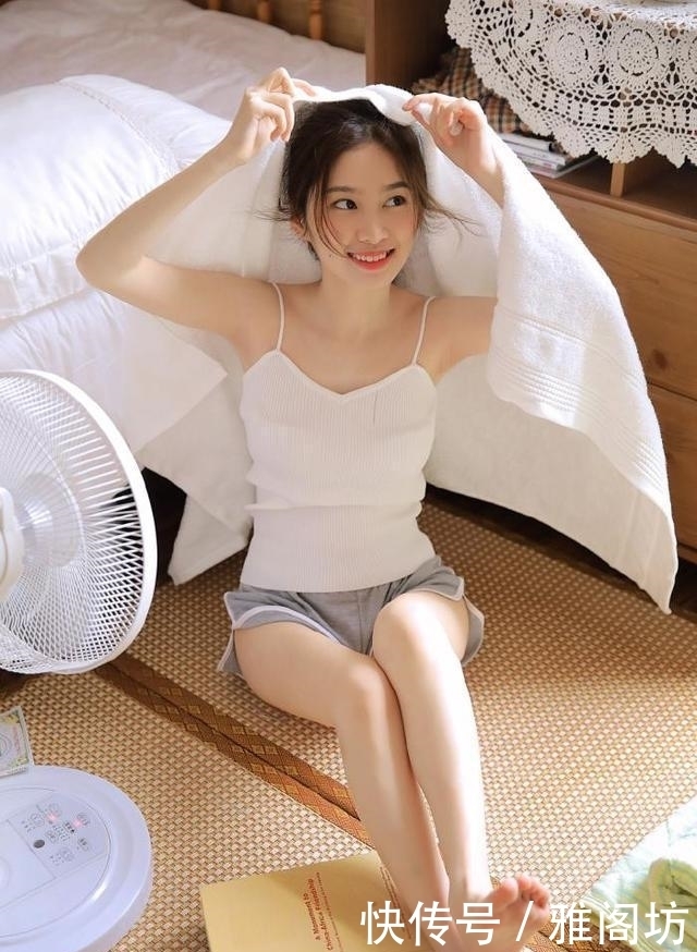 简单,没有太多的时尚和个性化设计,只是彰显了纯净而美丽的感觉