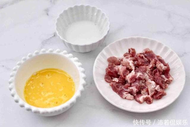 打卤面|天越热越要吃热面,黄瓜肉丁打卤面,越吃越爽,吃完一身爽