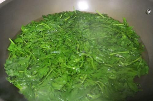 中医|一把艾叶竟治好十年的颈椎病!艾叶为何能治颈椎病?听中医说两句