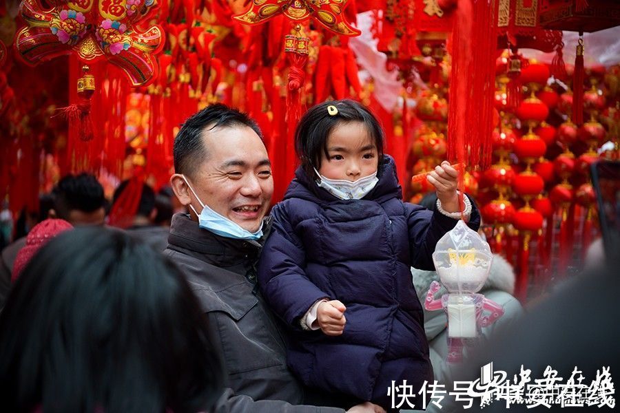 城隍庙|「新春走基层」城隍庙里购春联 家家户户迎新年「组图」