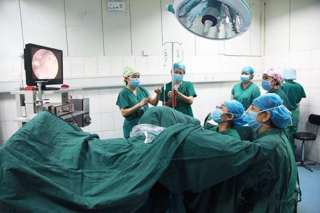 宝妈|“凭什么围观我生孩子”宝妈临产被实习生观摩,情绪激动难自制