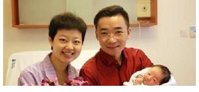 中國(guó)傳媒大學(xué)|高博漂亮的老婆曝光，他沒(méi)能成央視一哥，在生活中卻是妥妥的一哥