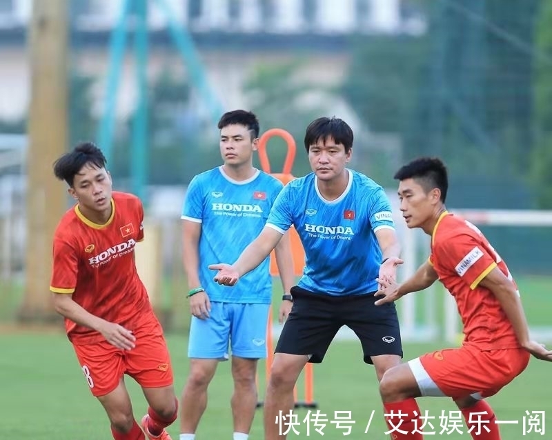 12强赛|官宣!国足12强赛对手迎来变动,4名亲信遭解职,主帅彻底被架空