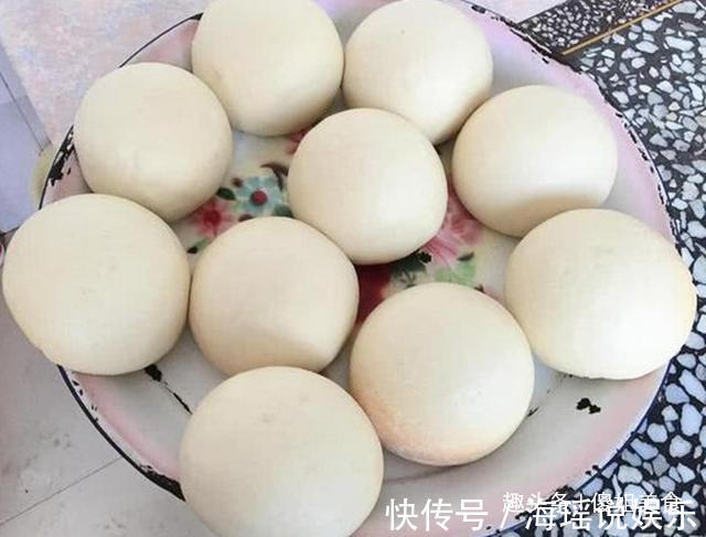 蒸馒头，直接加酵母是大错特错，教你正确做法，馒头香软好吃
