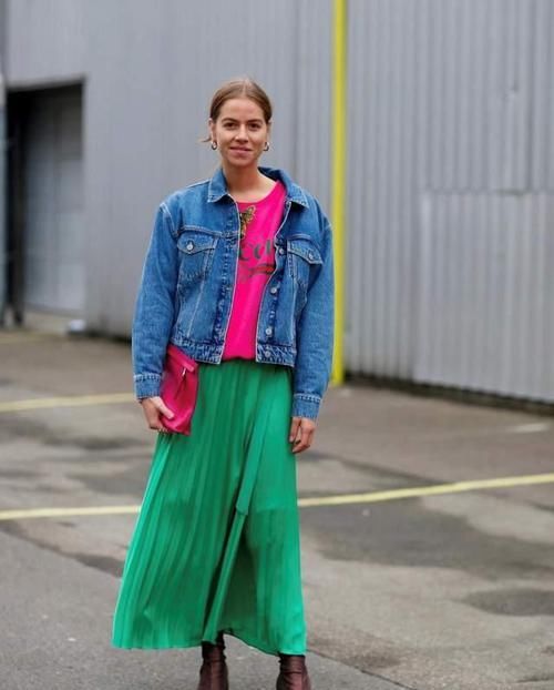 ?女人过了50岁，多穿这3种“冻龄裙”，时髦气质，女儿都夸年轻