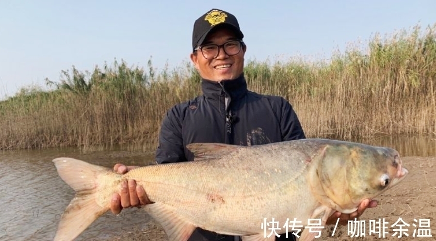 钓鱼|暗讽刘志强钓鱼不会打窝?钓王邓刚的言论引发“刘粉”质疑