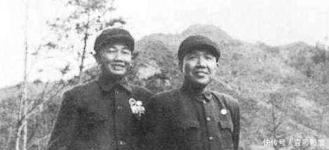 爆炸|美军炸弹突降志愿军军部,却未爆炸,军政委与500公斤哑弹合影