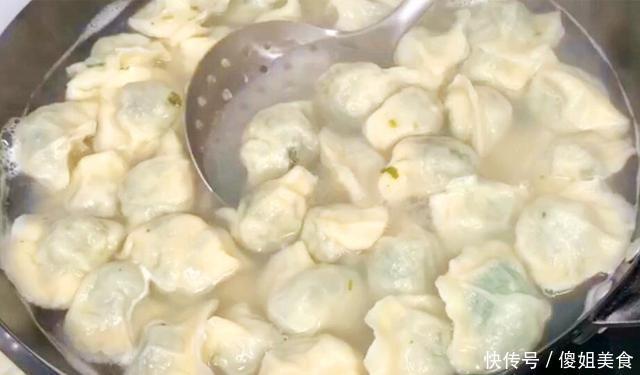 夏天,用它包饺子,又香又嫩,不花1分钱,比韭菜茴香都好吃