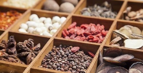 牡丹皮|长期吃六味地黄丸,有哪些副作用?吃它补肾的人,先听中医说几句