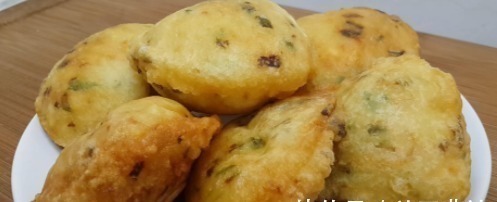 面粉新吃法，手不沾面，比油条做法简单，比馅饼好吃，越吃越想吃