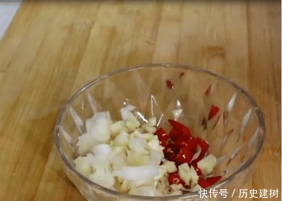 鸡蛋|两个鸡蛋,一个豆腐、简单又美味