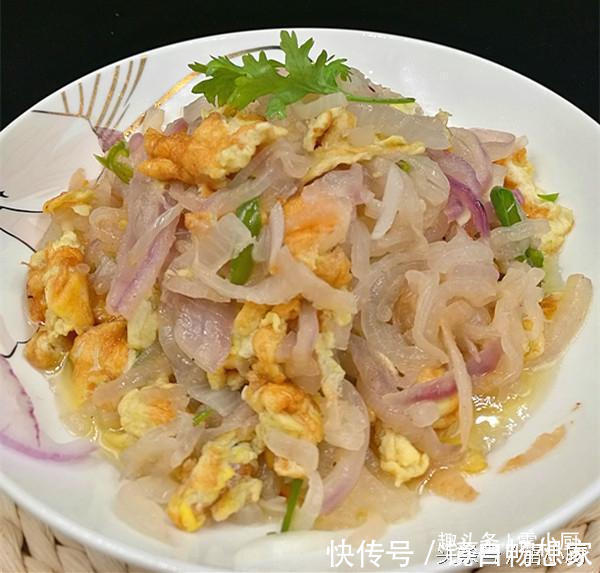 洋葱|这个菜一斤不到两块钱，一个能炒一大盘，常吃还能保护血管！