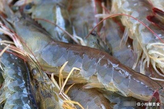  怎么保存新鲜的大虾？直接冷冻大错特错，这样保存一个月也很新鲜