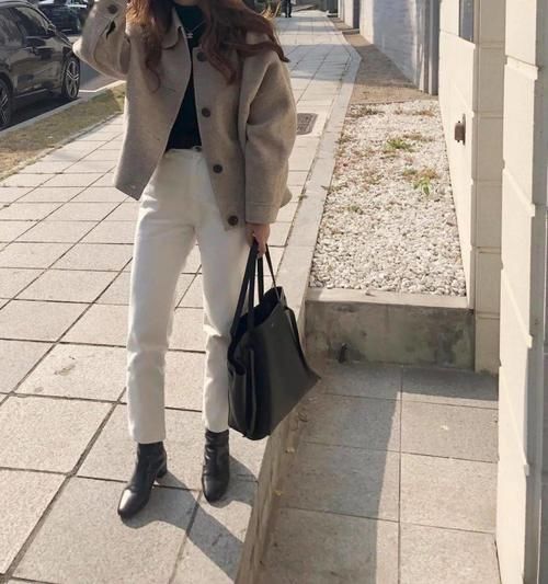 “奶奶裤+大衣”、“奶奶裤+羽绒服”才是真的时尚感十足!