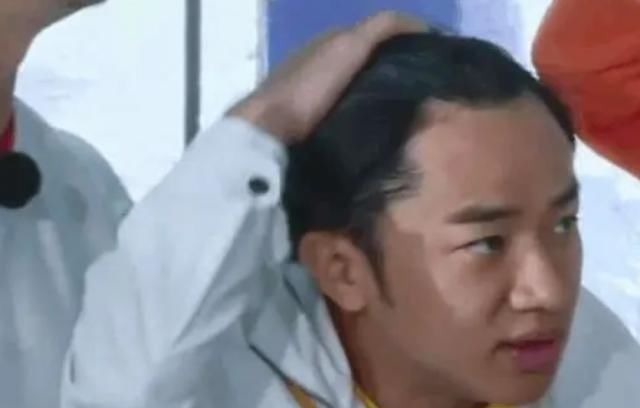 为啥王祖蓝在跑男一直戴头巾，在别的节目却不带？原因令人意外
