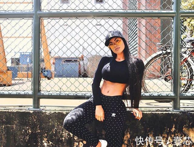 营养成分|巴西模特通过力量训练打造沙漏般的身材,前凸后翘,令人羡慕不已