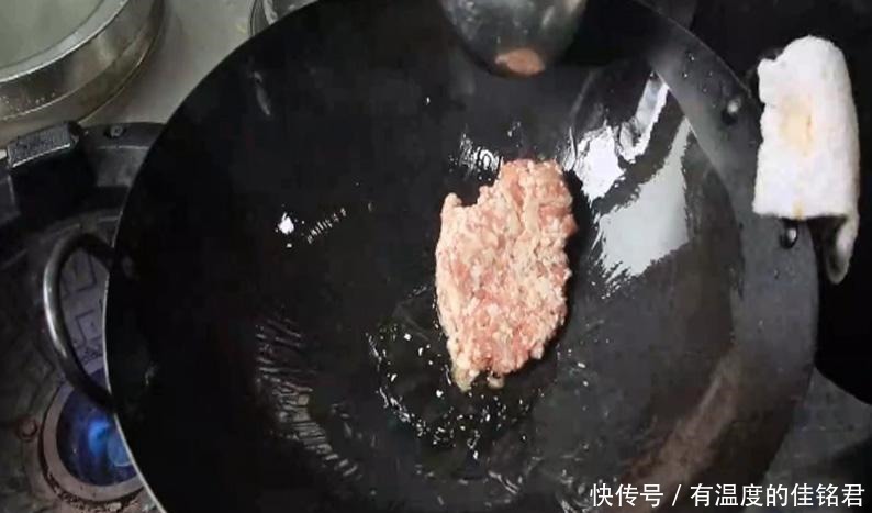 面条|做炸酱面时,最忌出锅即吃,面点师记住这2点,面条劲道又滑爽