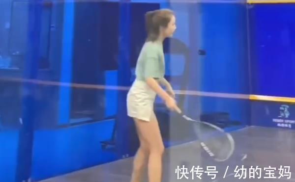 橙子|《心动4》橙子近照,穿运动短裙打网球,“竹竿腿”令人羡慕