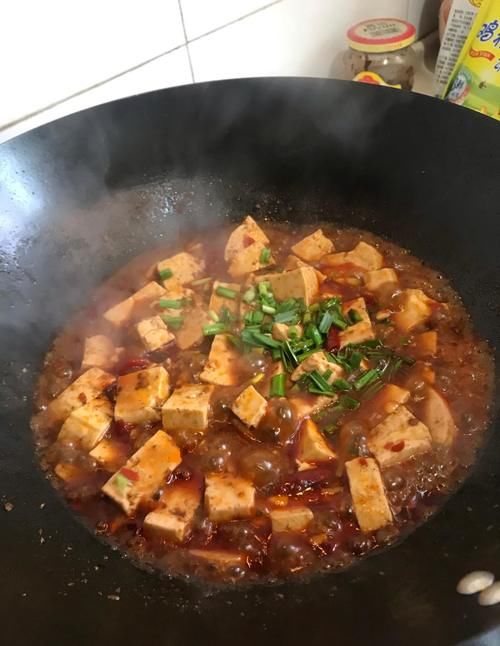 轻轻松松|家常麻婆豆腐,5块钱8分钟轻轻松松搞定!