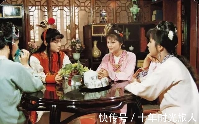 贾宝玉$薛宝钗作为金陵十二钗之首,为何自降身价,嫁给无恶不作的贾雨村