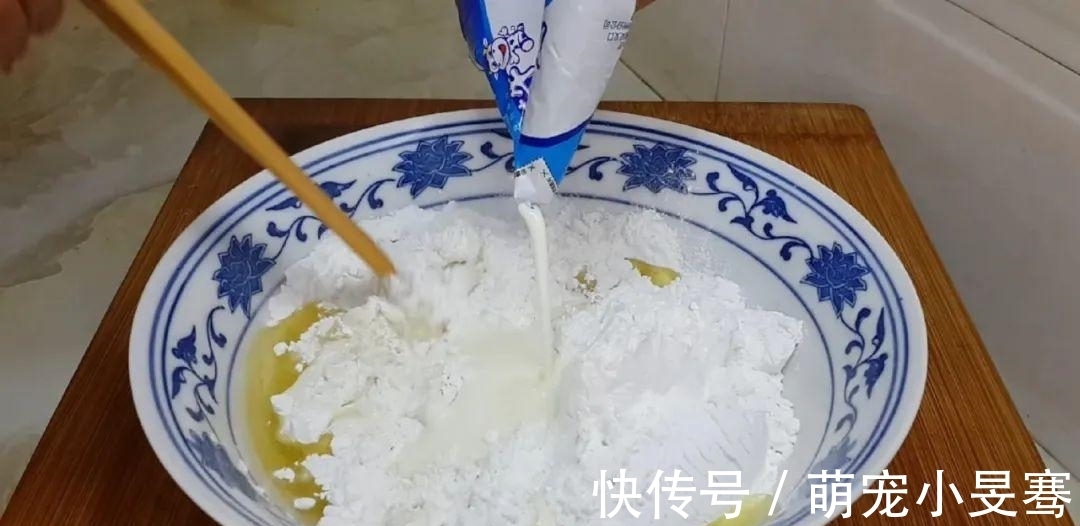 面团|糯米粉这样做才简单，加半碗红豆，软糯又香甜，比吃蛋糕还舒服
