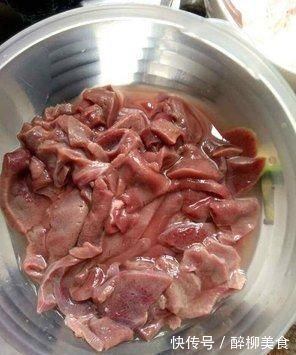 炒猪肝时,不要直接下锅炒!大厨教你一招,猪肝嫩滑爽口无腥味