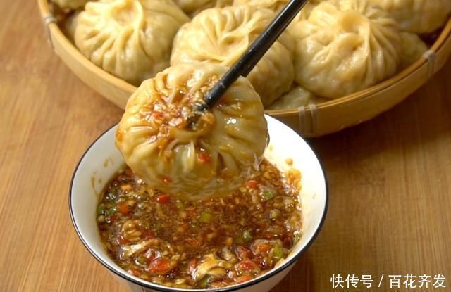 冬天就爱吃这馅的包子，不发面不烫面，皮薄馅足，一次至少吃4个