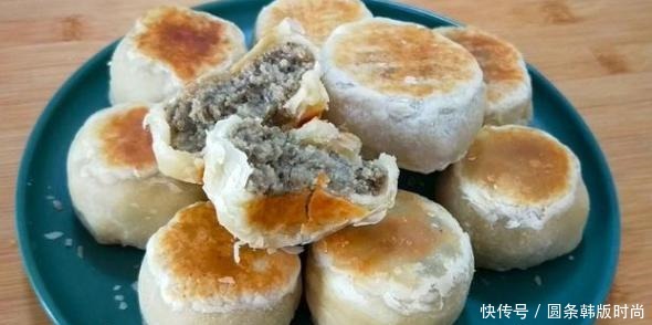 绿豆只会熬汤喝做成绿豆饼，清甜开胃，个个酥掉渣